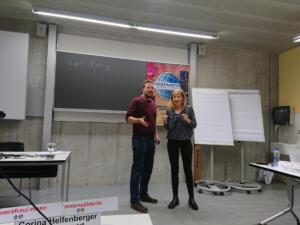 Irina präsentiert die beste Bewertungsrede